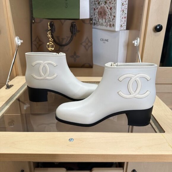 Chanel Interlocking CC Logo Size 38 Rubber Rain Boots - Picture 1 of 10